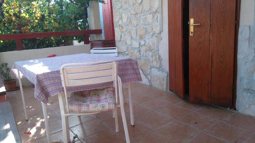 Apartments Picasso Komiža Habitación foto