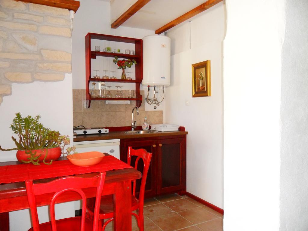 Apartments Picasso Komiža Habitación foto